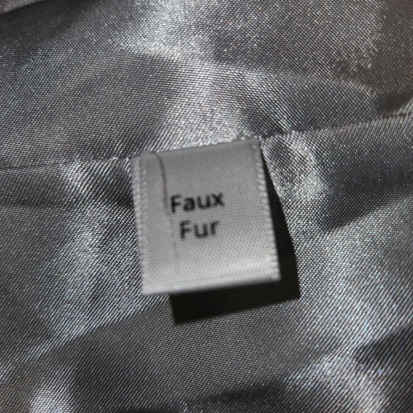 Carmen Marc Valvo Chevron Gray Faux Fur Coat One Snap Front Size S Soft Lined - Picture 8 of 9